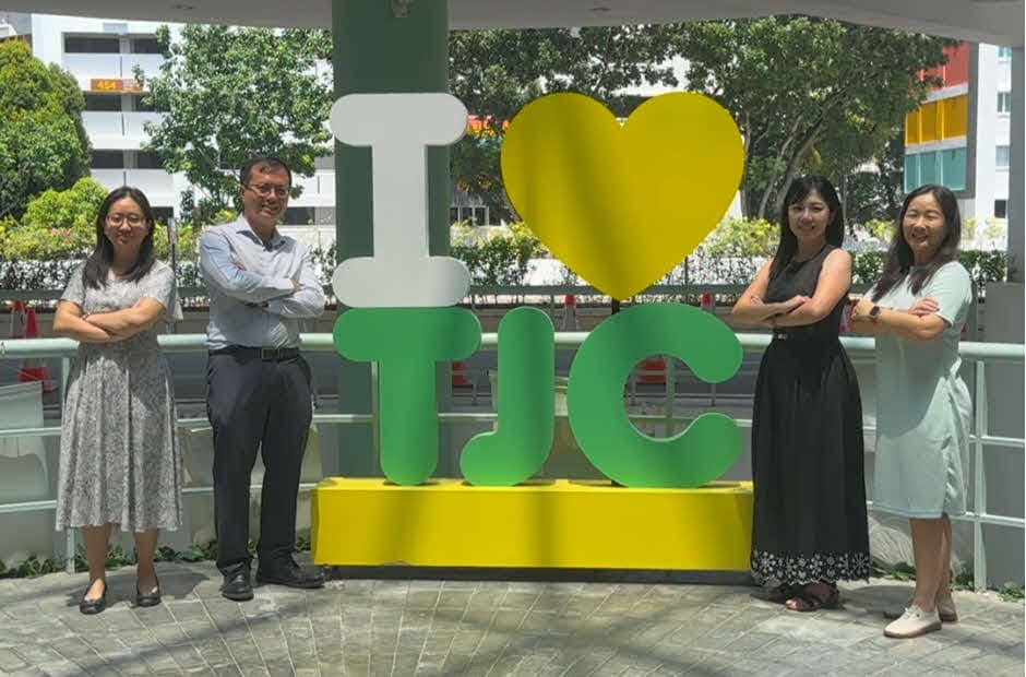 These teachers are trying, learning, and teaching AI to their students