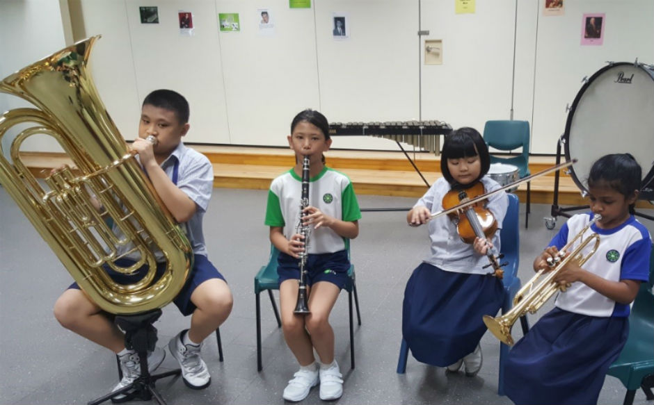 The Junior Orchestra provides students with access to learning an individual instrument and music education in a deeper way. (Photo credit: Dazhong Primary School)