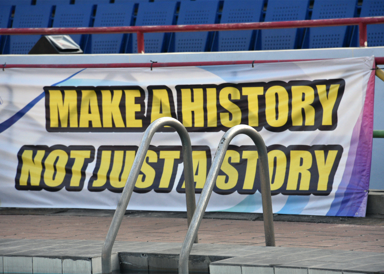 Banner at the Jatidiri Swimming Complex in Semarang, inspiring athletes to aim for the stars. 