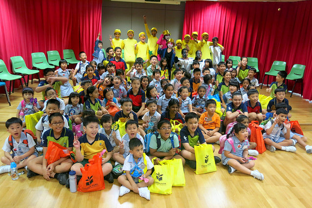 During Farrer Park Primary School’s Open House 2014, students played host to kindergarten children and put up a fantastic performance of “The Sneetches” for them.