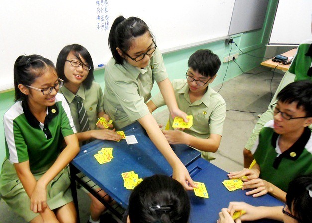 To make the learning of Chinese idioms fun, teachers at Pasir Ris Secondary School developed “The Ultimate Winner”, a card game for teaching and learning.