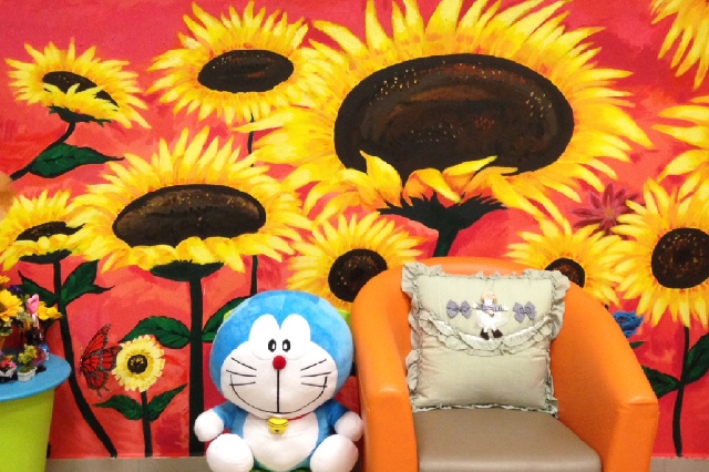 The sunflowers Shu Fang drew give a cheerful vibe to Mrs Yee’s office. 