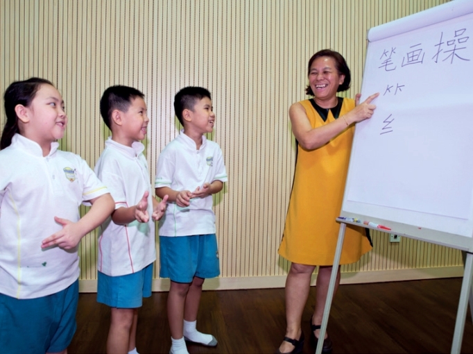 For her dedication to helping students reach their fullest potential, Miss Sim Lucy, Lead Teacher (Chinese Language) at Guangyang Primary School, is a recipient of the President’s Award for Teachers 2014.