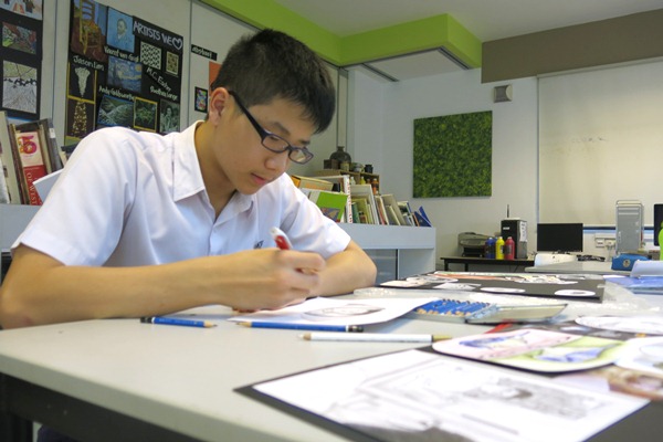 The Enhanced Art Programme in the school has helped Enxin pick up new skills and techniques. 