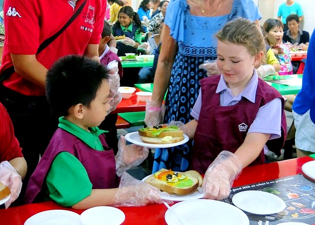 On Kindness Day SG 2014, students at West View Primary School learnt to make sandwiches, which were served to friends, family and school staff.