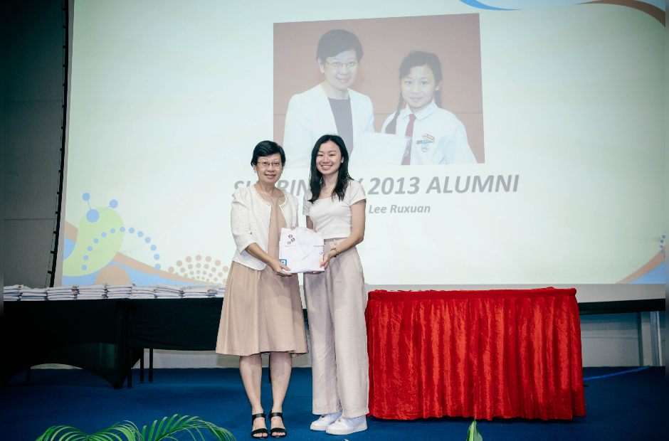 Mikko (above) at 11, Abbott Young Scientist Award 2013, receiving book prizes from Mrs Chua-Lim Yen Ching, then the Deputy Director – General of Education (Professional Development), and 11 years later, when she met Mrs Chua-Lim on stage again, this time as an alumnus.