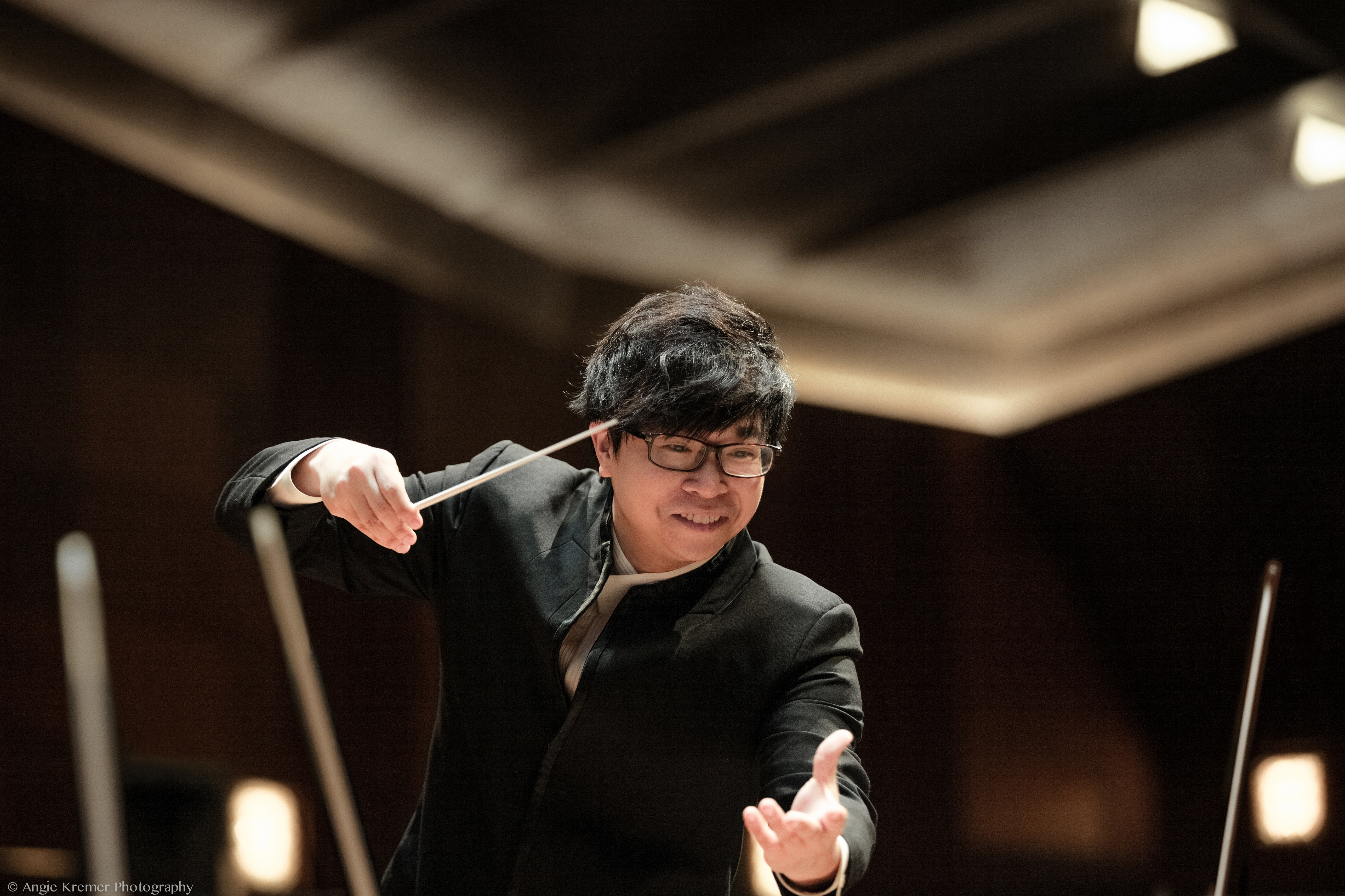 Orchestra conductor Kahchun Wong (Photo credit: Angie Kremer)