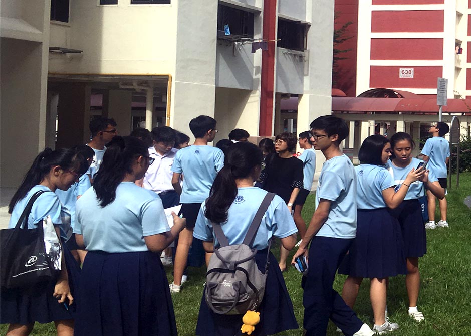 Presbyterian High School students observed their surroundings in the midst of their fieldwork lesson in their neighbourhood.