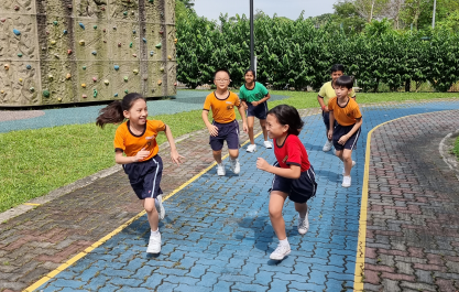 Students from Peiying Primary School playing a game of catch during recess. 