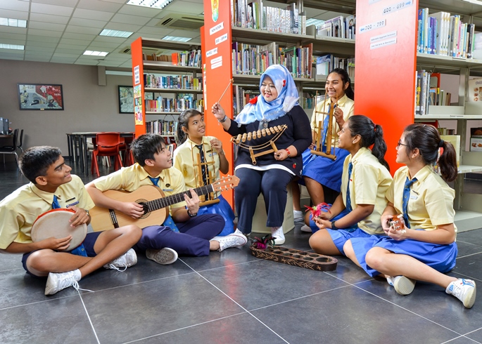 Samsiah lets her students experience the Malay language in a real-world context 