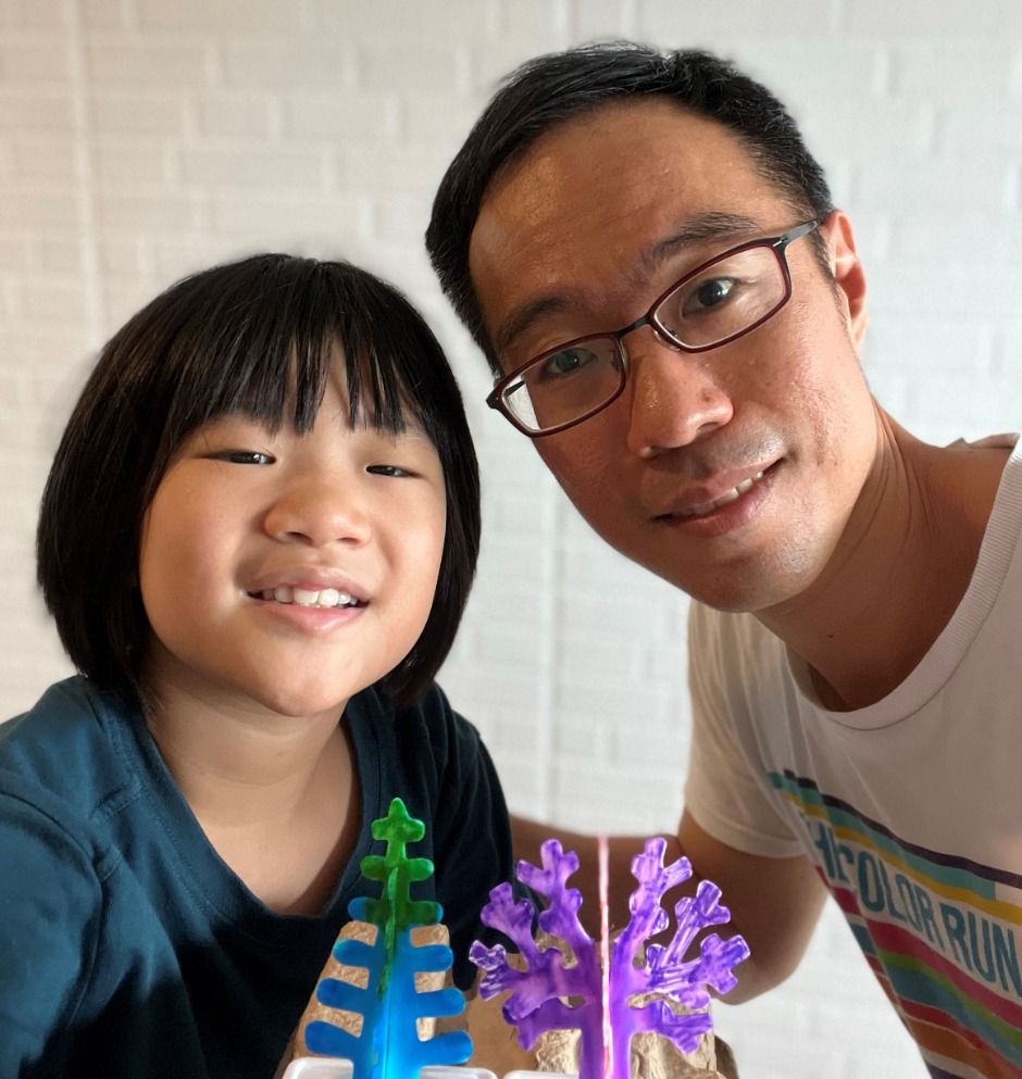 For a crystal-growing experiment, Samuel Eio got his daughter to host her own video explainer, giving her a greater sense of purpose to accomplish the task. Photo credit: Writer’s own.