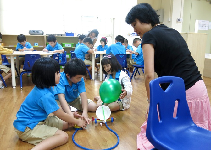 Applying their knowledge of science, the student volunteers attached a balloon to propel the toy vehicle forward, delighting the children.