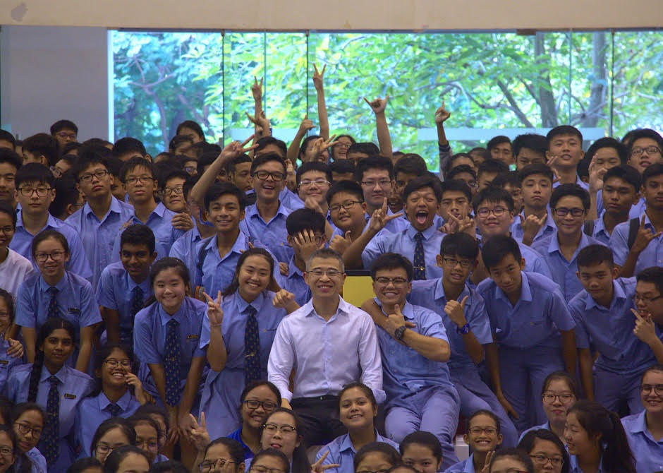 Commonwealth Secondary Schools’ students surrounding their outgoing Principal, Mr Aaron Loh, at his farewell on 19 October 2017.