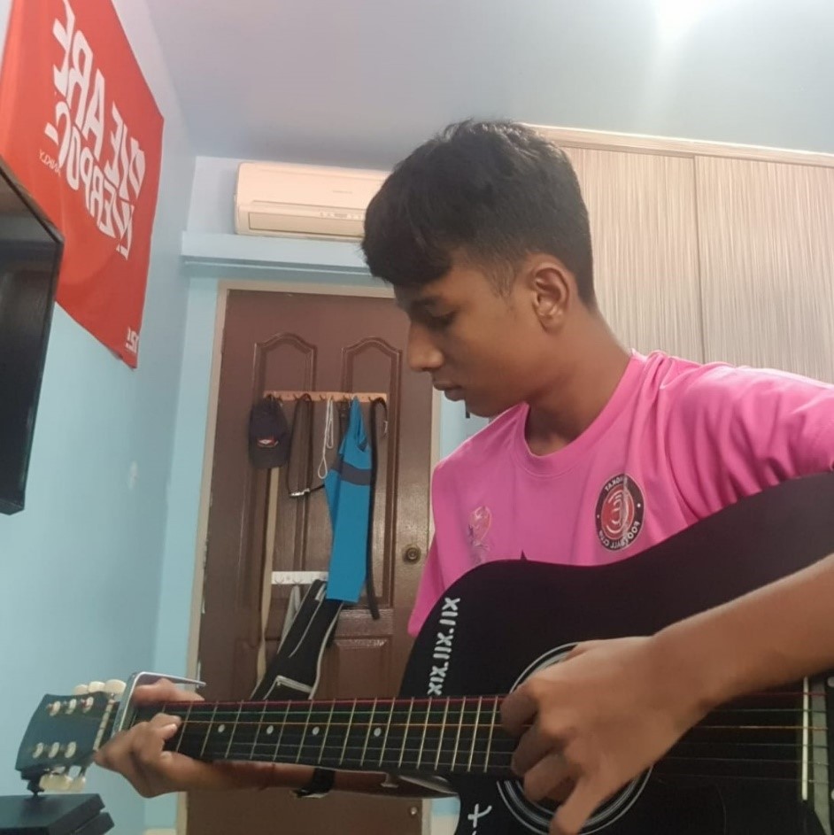 Secondary three student S Sharvin starts Ms Seah Wei Ee’s English lessons off with a short guitar recital, just to signal to the class the lesson is live. 