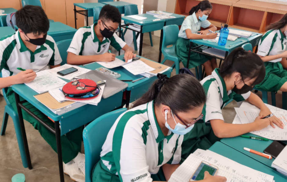 Personalised Learning: In this snapshot, two of the students were completing their corrections, while one was trying a new practice question, and another was starting a new topic from a video.
