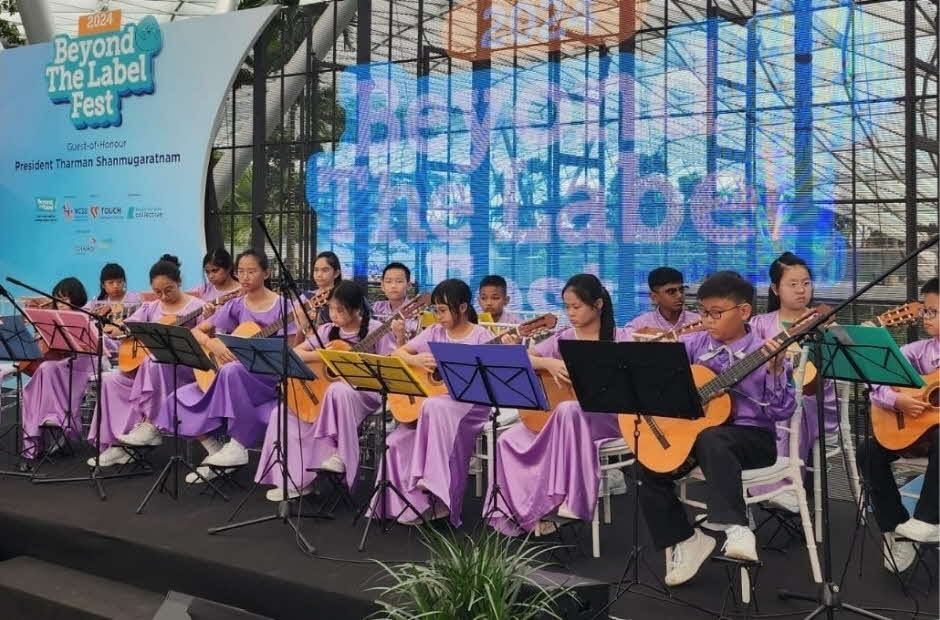 What-students-learn-when-they-perform-together-Admiralty-Primarys-Guitar-Ensemble-2024-Beyond-the-Label-music-and-arts-festival-940x620-1.jpg