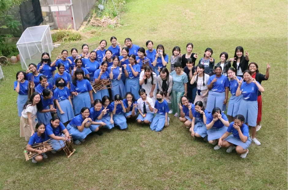 What-students-learn-when-they-perform-together-St.-Anthonys-Canossian-Secondary-Schools-Angklung-Ensemble-hosted-international-visitors-from-Junshin-Japanese-School-940x620-1.jpg